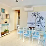 Exclusive Beachfront Moments - Sea View Balcony, Private Garage, Wifi, Ac 公寓