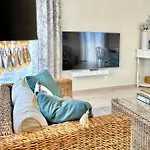 Exclusive Beachfront Moments - Sea View Balcony, Private Garage, Wifi, Ac 波尔蒂芒