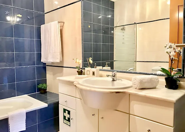 Exclusive Beachfront Moments - Sea View Balcony, Private Garage, Wifi, Ac Апартаменти Портіман