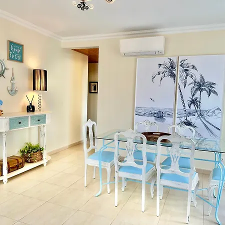 Exclusive Beachfront Moments - Sea View Balcony, Private Garage, Wifi, Ac Apartmán