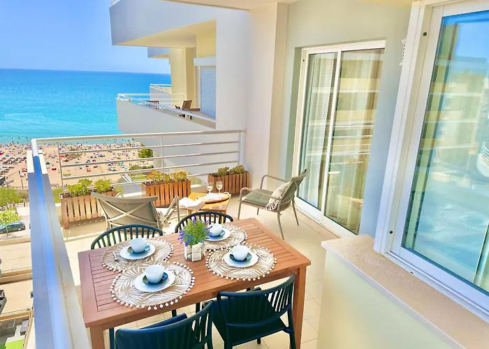 Apartmán Exclusive Beachfront Moments - Sea View Balcony, Private Garage, Wifi, Ac