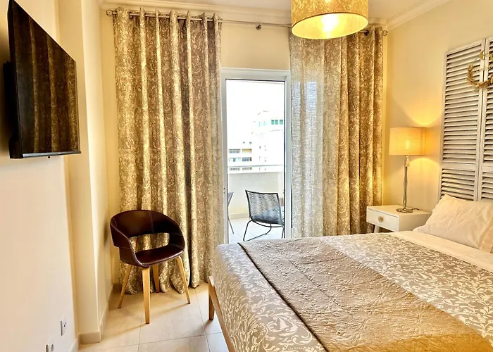 Exclusive Beachfront Moments - Sea View Balcony, Private Garage, Wifi, Ac * Portimão